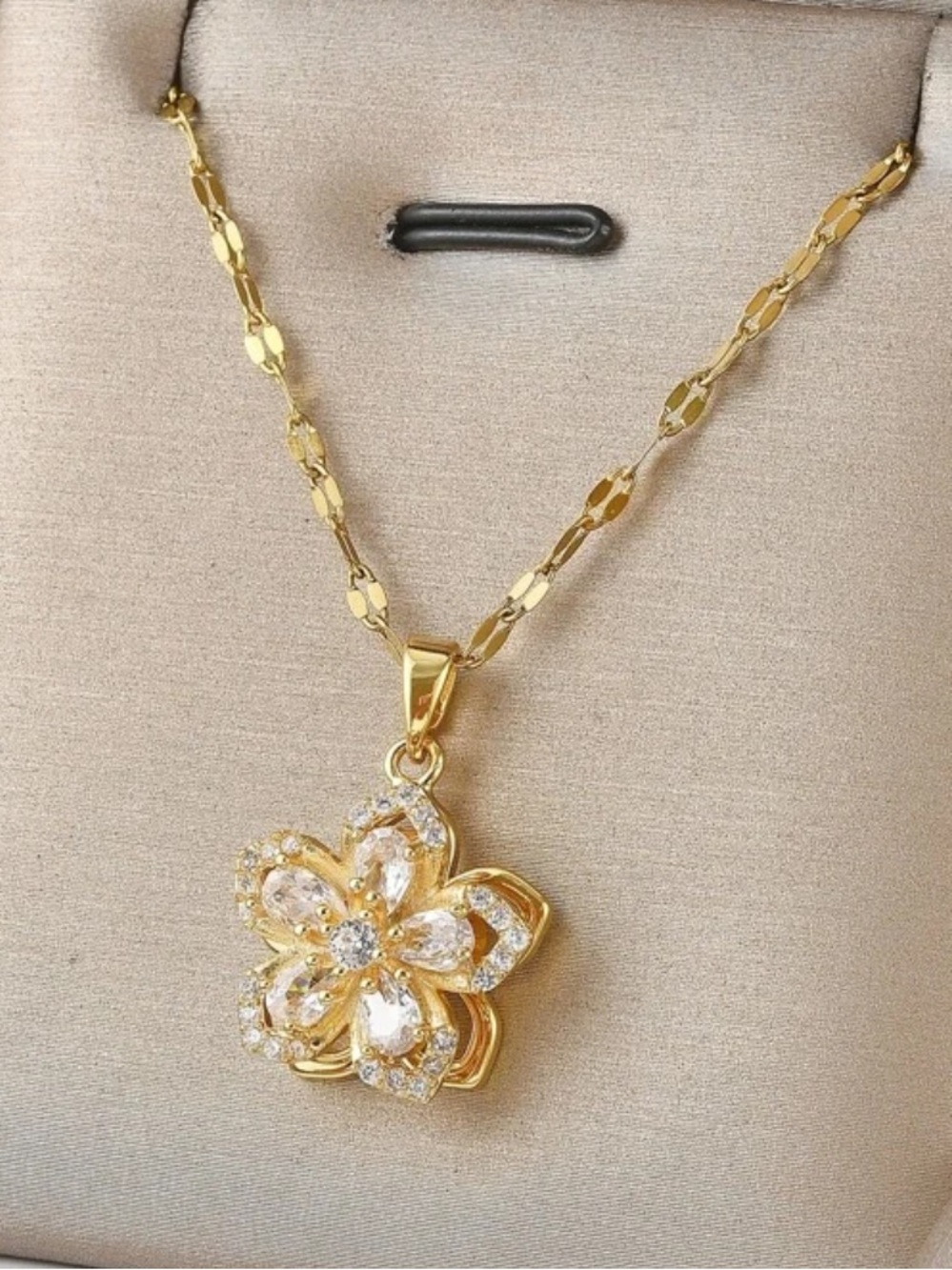 Spinning Gold Flower Pendant Necklace with Crystals - Women Jewelry